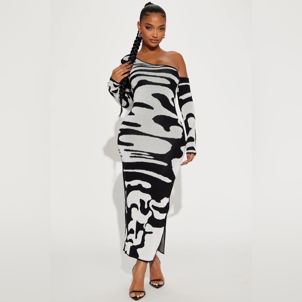 Fashion Nova Lara Sweater Maxi Dress - Black/White Size XL